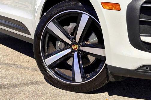 2023 Porsche Macan Base