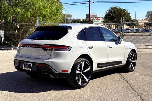 2023 Porsche Macan Base