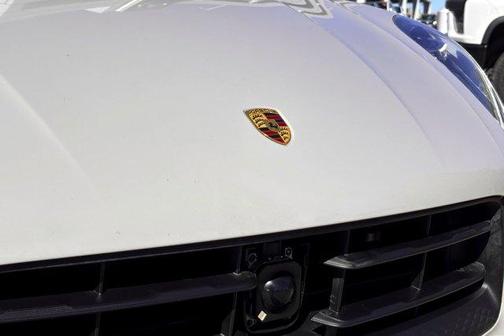 2023 Porsche Macan Base