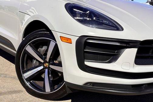 2023 Porsche Macan Base