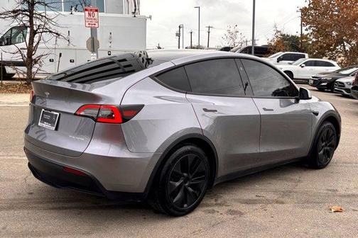 2025 Tesla Model Y Long Range
