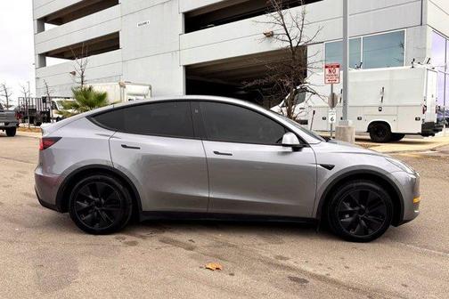 2025 Tesla Model Y Long Range