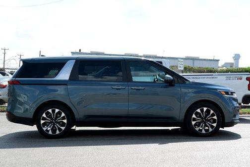 2024 Kia Carnival EX