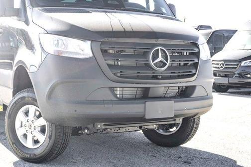 2026 Mercedes-Benz Sprinter 2500 144 WB Standard Roof Passenger