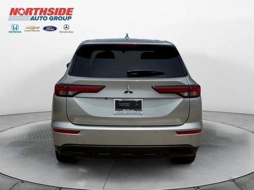 Alloy Silver Metallic 2024 Mitsubishi Outlander ES