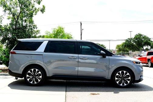 2022 Kia Carnival EX