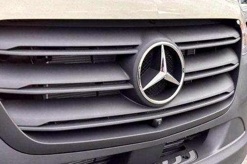 2026 Mercedes-Benz Sprinter 2500 144 WB Standard Roof Crew