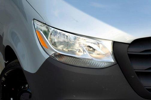 2025 Mercedes-Benz Sprinter 2500 144 WB Standard Roof Passenger