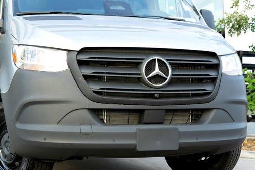 2025 Mercedes-Benz Sprinter 2500 144 WB Standard Roof Passenger
