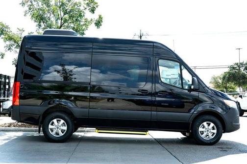 2026 Mercedes-Benz Sprinter 2500 144 WB Standard Roof Passenger