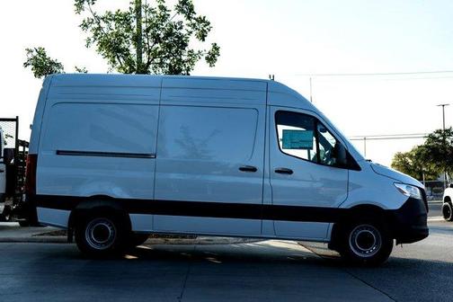 2025 Mercedes-Benz Sprinter 2500 Standard Roof