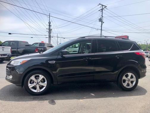 Photo 4 of 32 of 2015 Ford Escape SE