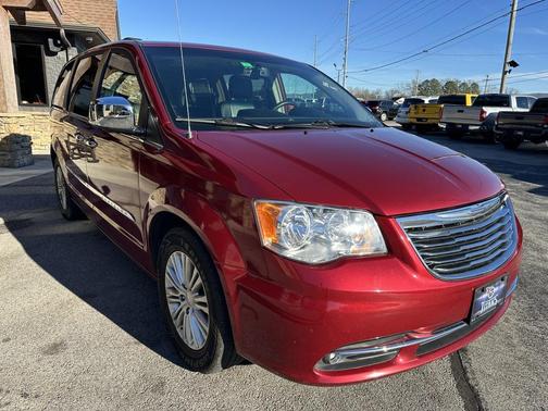 2015 Chrysler Town & Country Touring-L