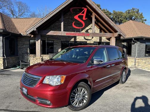 2015 Chrysler Town & Country Touring-L