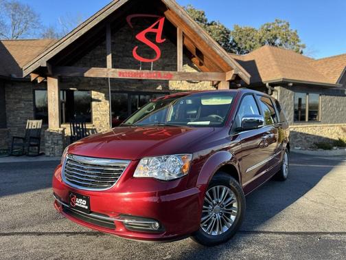2015 Chrysler Town & Country Touring-L