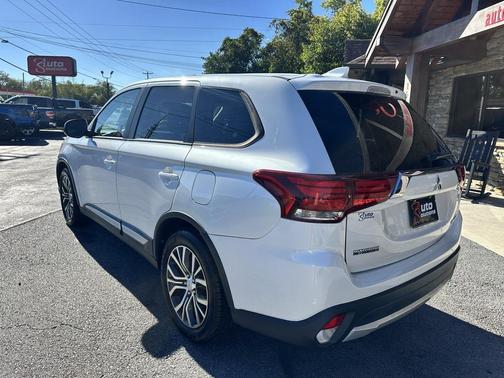 2017 Mitsubishi Outlander ES