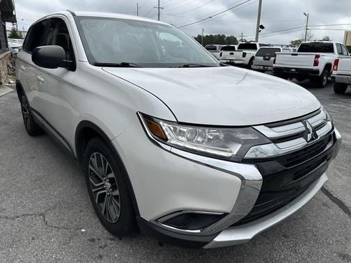 2017 Mitsubishi Outlander ES