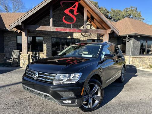Deep Black Pearl 2020 Volkswagen Tiguan 2.0T SEL SUV