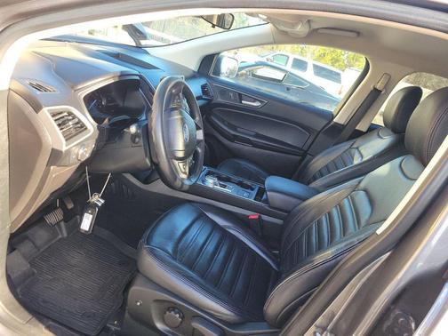 2022 Ford Edge SE