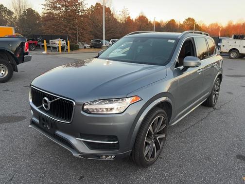 2019 Volvo XC90 T6 Momentum