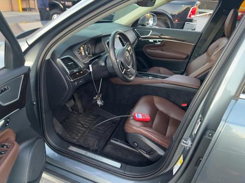 2019 Volvo XC90 T6 Momentum