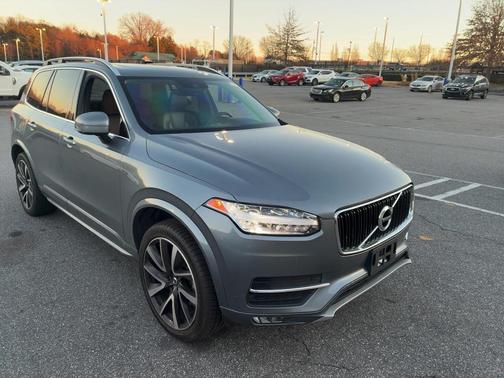 2019 Volvo XC90 T6 Momentum