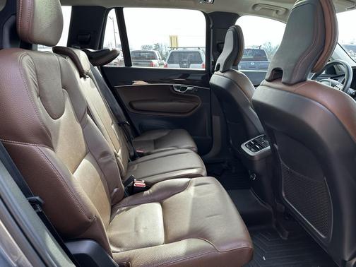 2019 Volvo XC90 T6 Momentum