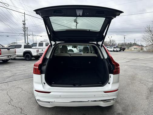 2023 Volvo XC60 B5 Plus Bright Theme