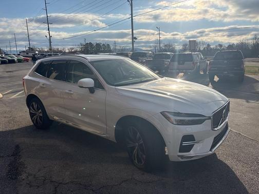 2023 Volvo XC60 B5 Plus Bright Theme