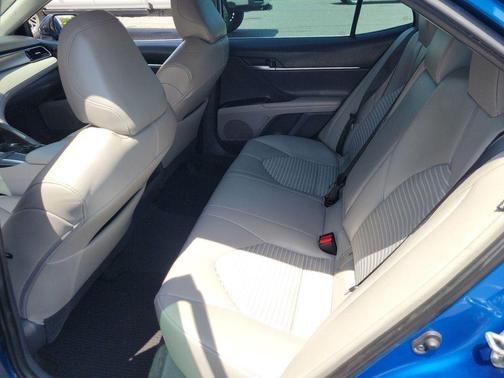 Blue Streak Metallic 2019 Toyota Camry SE