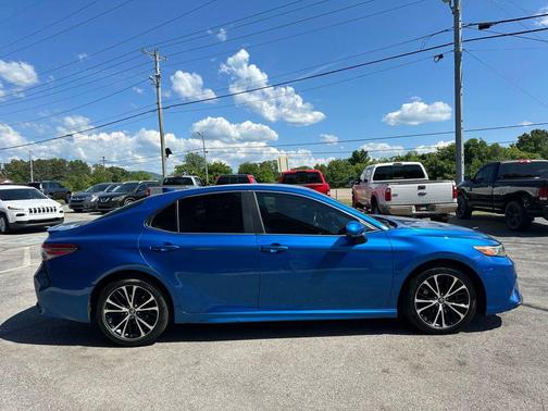 Blue Streak Metallic 2019 Toyota Camry SE