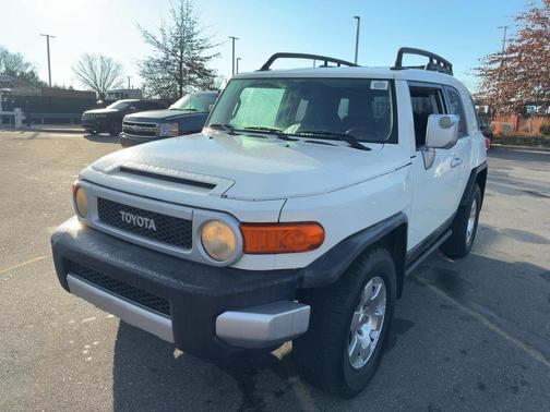Iceberg 2010 Toyota FJ Cruiser Base SUV
