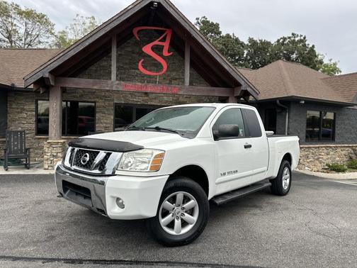2014 Nissan Titan SV