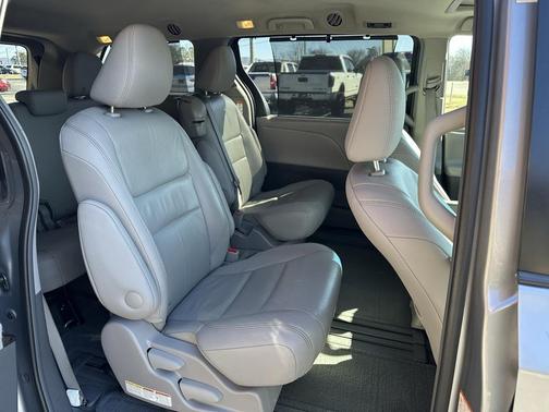 2017 Toyota Sienna SE