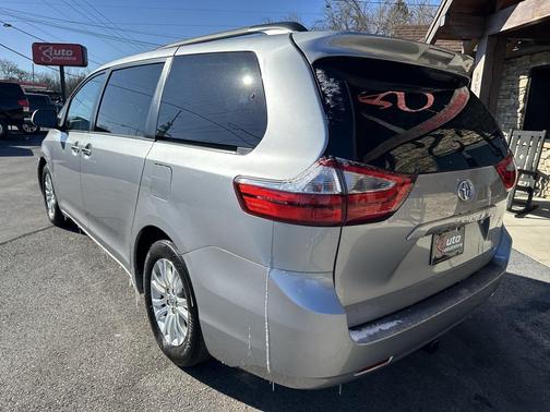 2017 Toyota Sienna SE