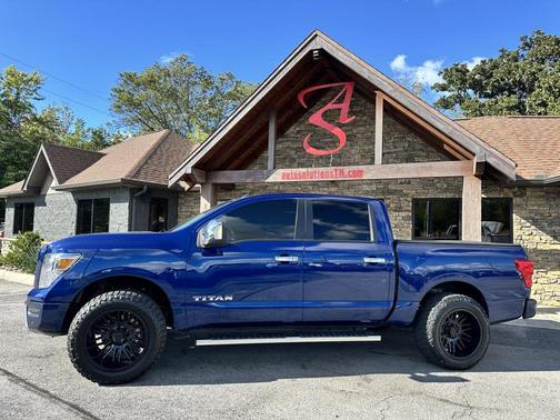 2021 Nissan Titan SV