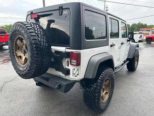 Bright White Clearcoat 2018 Jeep Wrangler JK Unlimited Sport