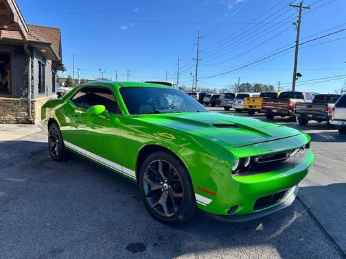 2017 Dodge Challenger SXT