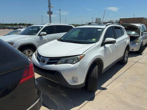 Super White 2015 Toyota RAV4 XLE