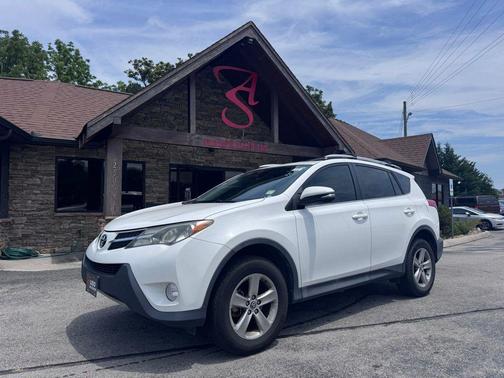 Super White 2015 Toyota RAV4 XLE
