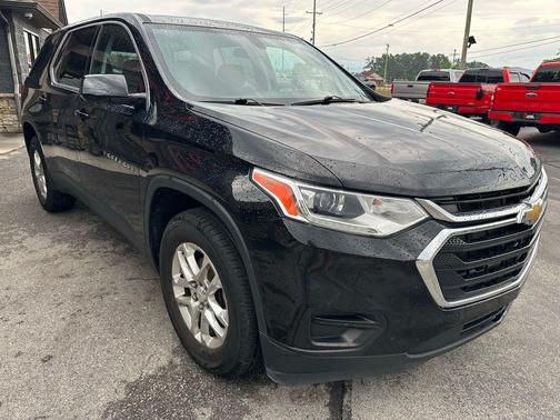 Mosaic Black Metallic 2020 Chevrolet Traverse LS