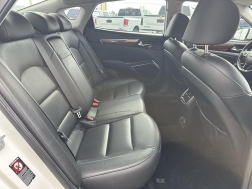 2017 Kia Cadenza Premium