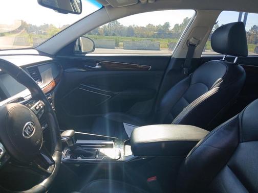 2017 Kia Cadenza Premium