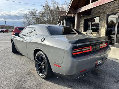 2017 Dodge Challenger SXT