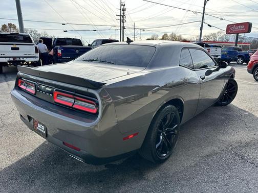 2017 Dodge Challenger SXT