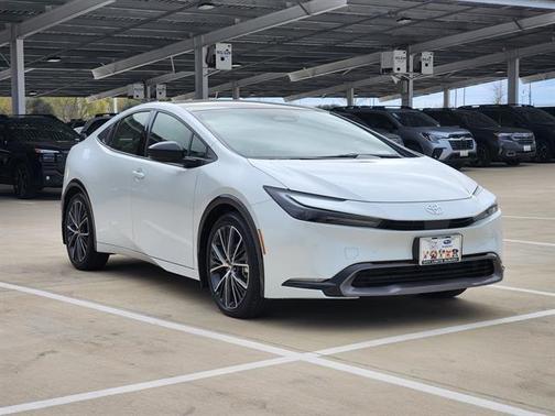 2025 Toyota Prius XLE