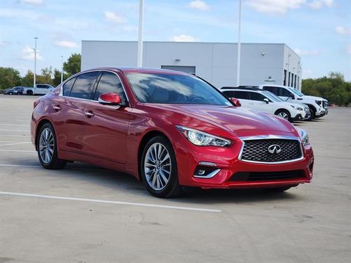 2023 INFINITI Q50 LUXE