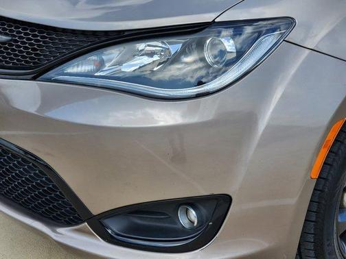 2018 Chrysler Pacifica Touring-L Plus