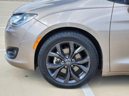 2018 Chrysler Pacifica Touring-L Plus
