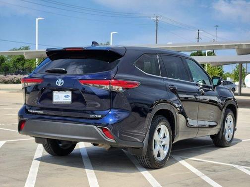 2021 Toyota Highlander LE